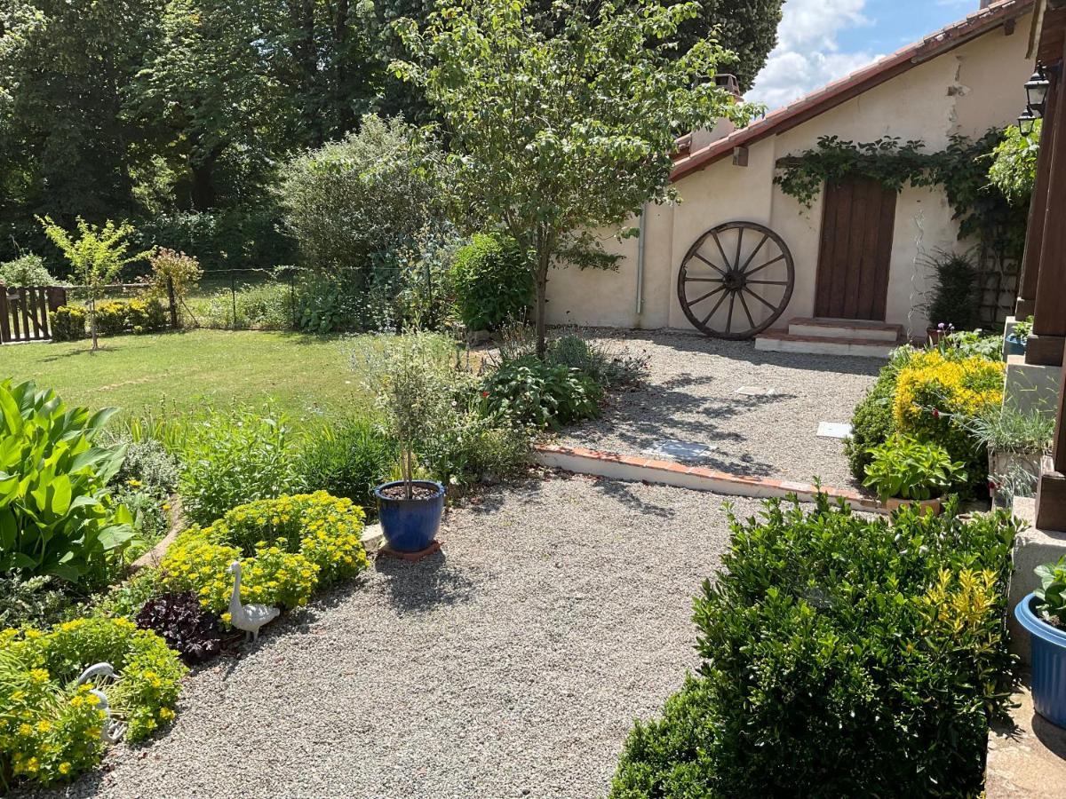 Hostal La Grange Terrou Saint-Germain-de-Confolens Exterior foto