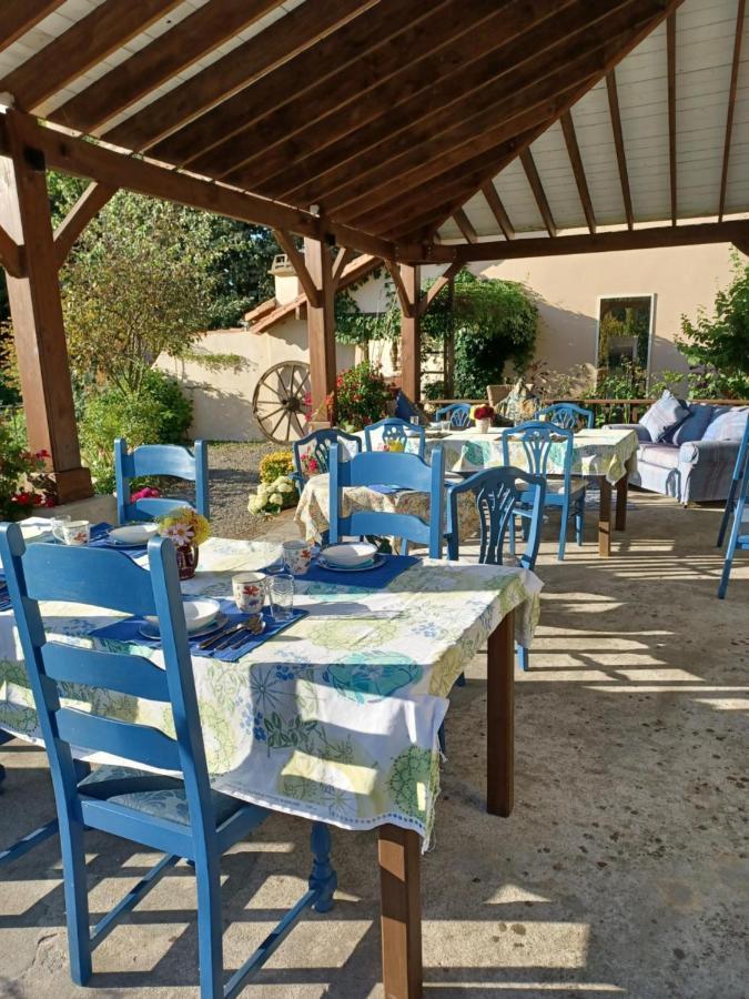 Hostal La Grange Terrou Saint-Germain-de-Confolens Exterior foto